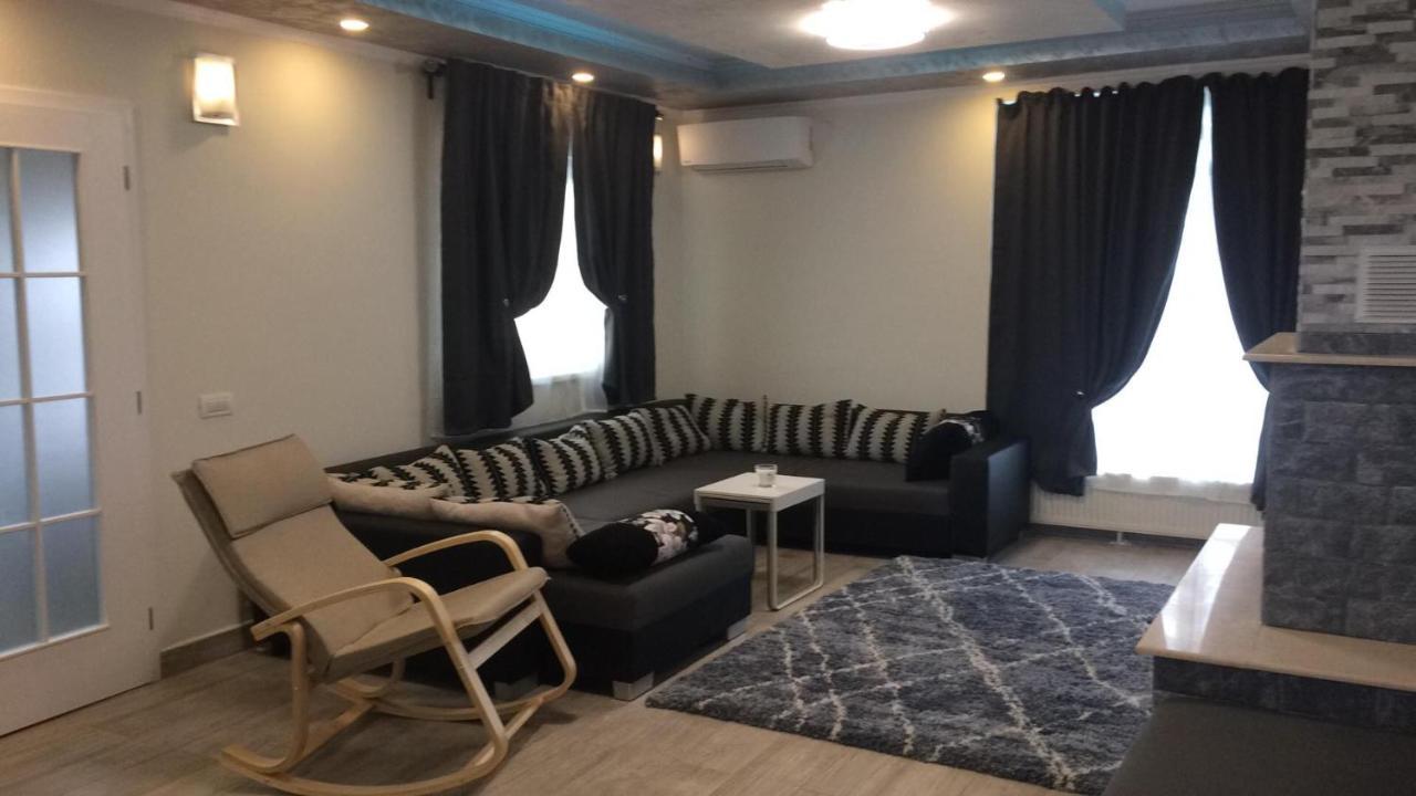 فندق Blue Sky House بالوتيشتي المظهر الخارجي الصورة